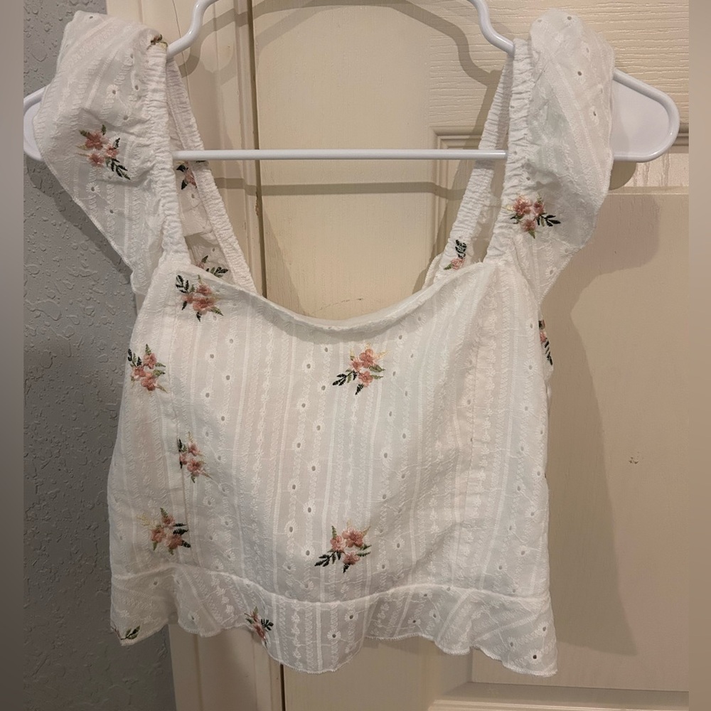 Super cute crop top! Never worn!